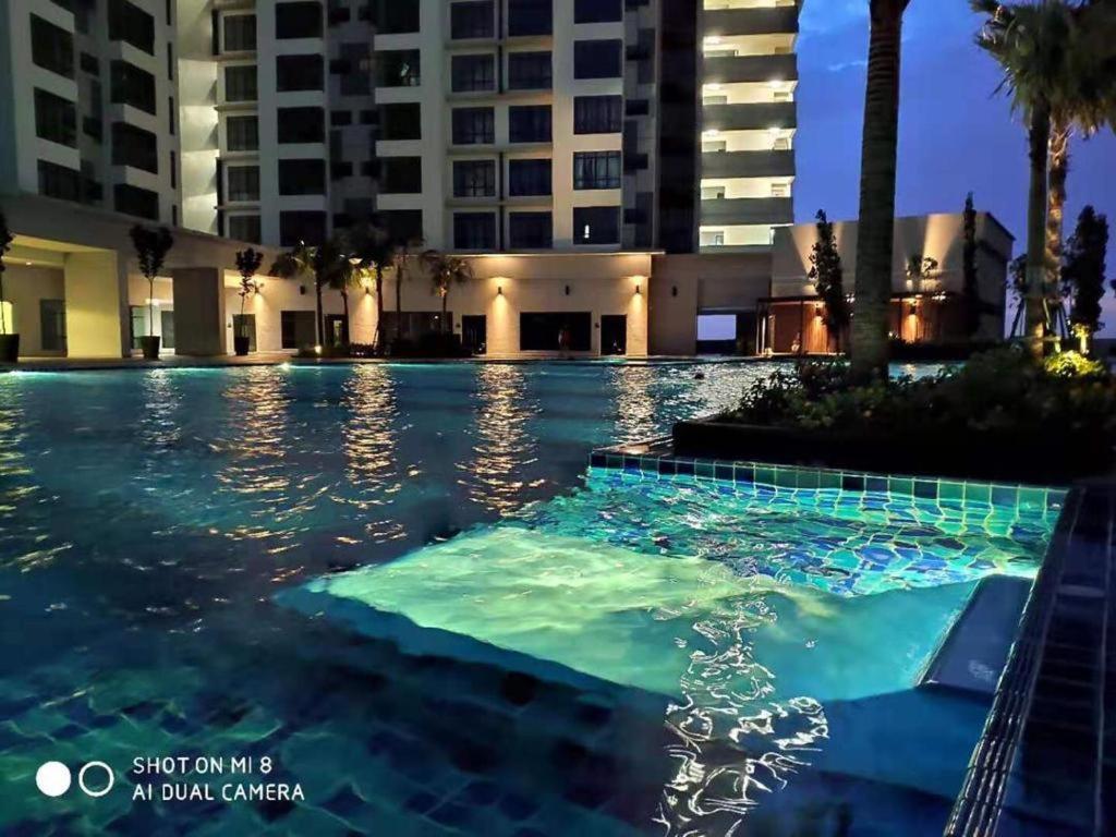 Arc Austin Hill Apartment Джохор-Бару Экстерьер фото