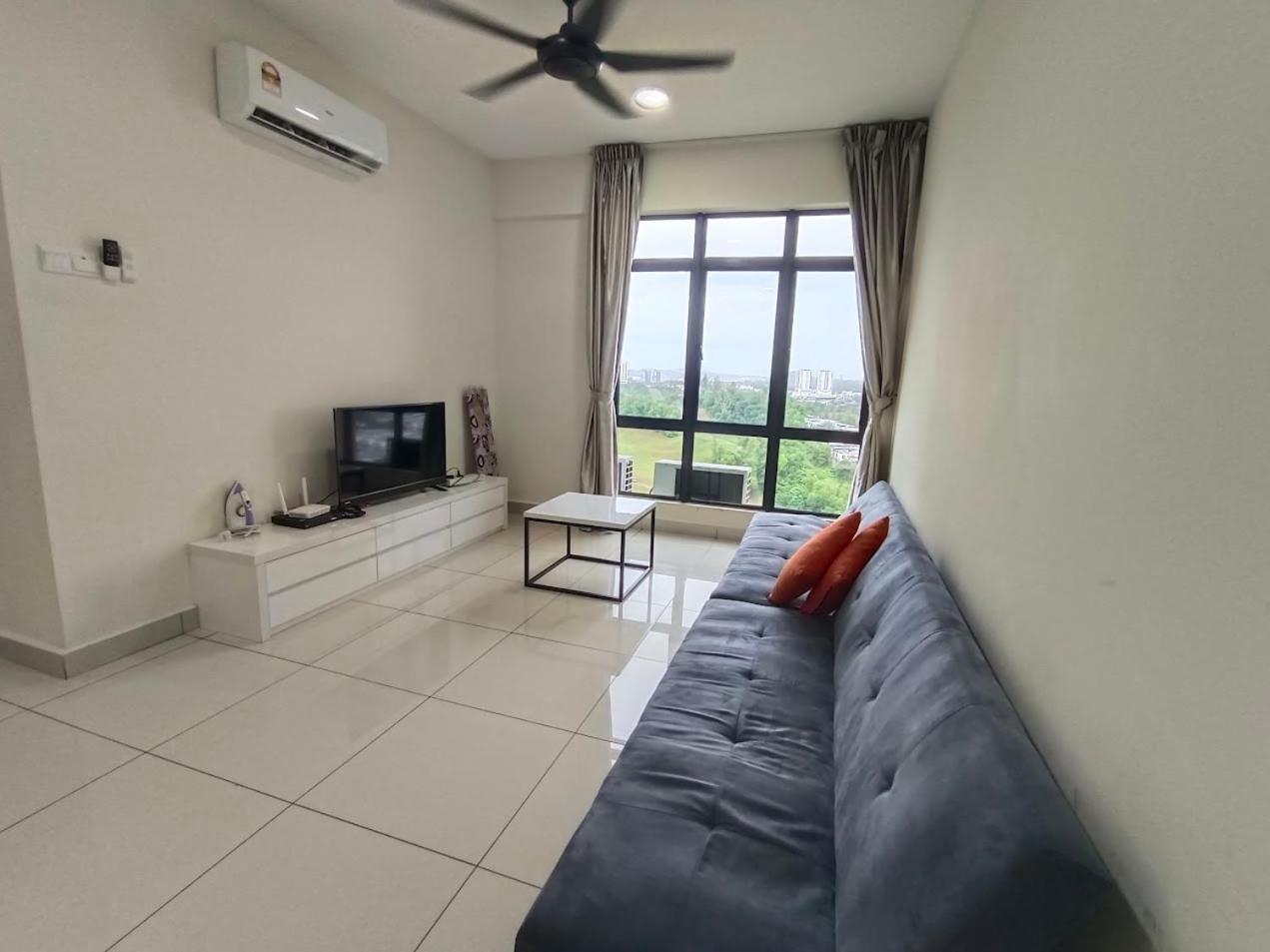 Arc Austin Hill Apartment Джохор-Бару Экстерьер фото