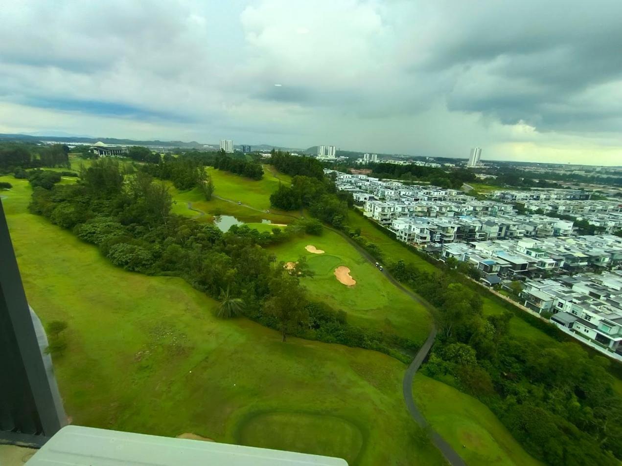 Arc Austin Hill Apartment Джохор-Бару Экстерьер фото